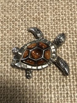 Sterling silver sea turtle pendent