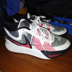 Nike Kyrie 8s Size 10