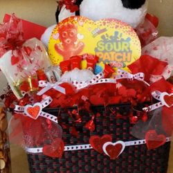 Birthday Gift Baskets And Ornaments 