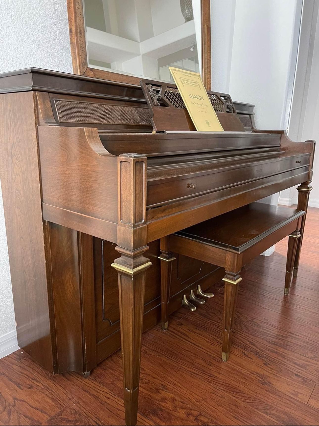Everet Piano
