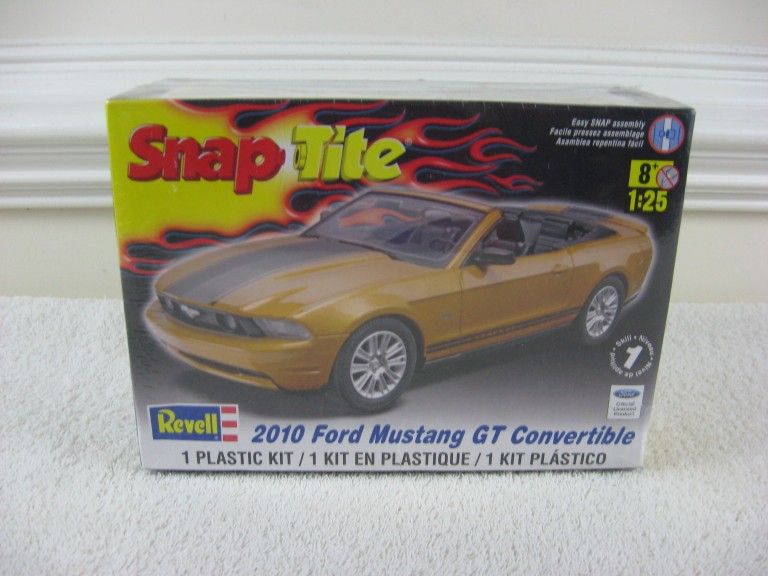 Revell Snap Tite 2010 Ford Mustang GT Convertible Model Kit 1:25 Scale NEW