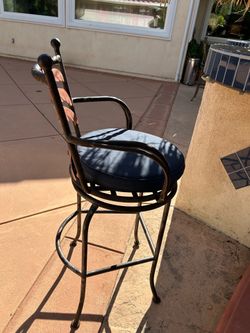 UNIQUE Outdoor Palm Tree Swivel Bar Stools.