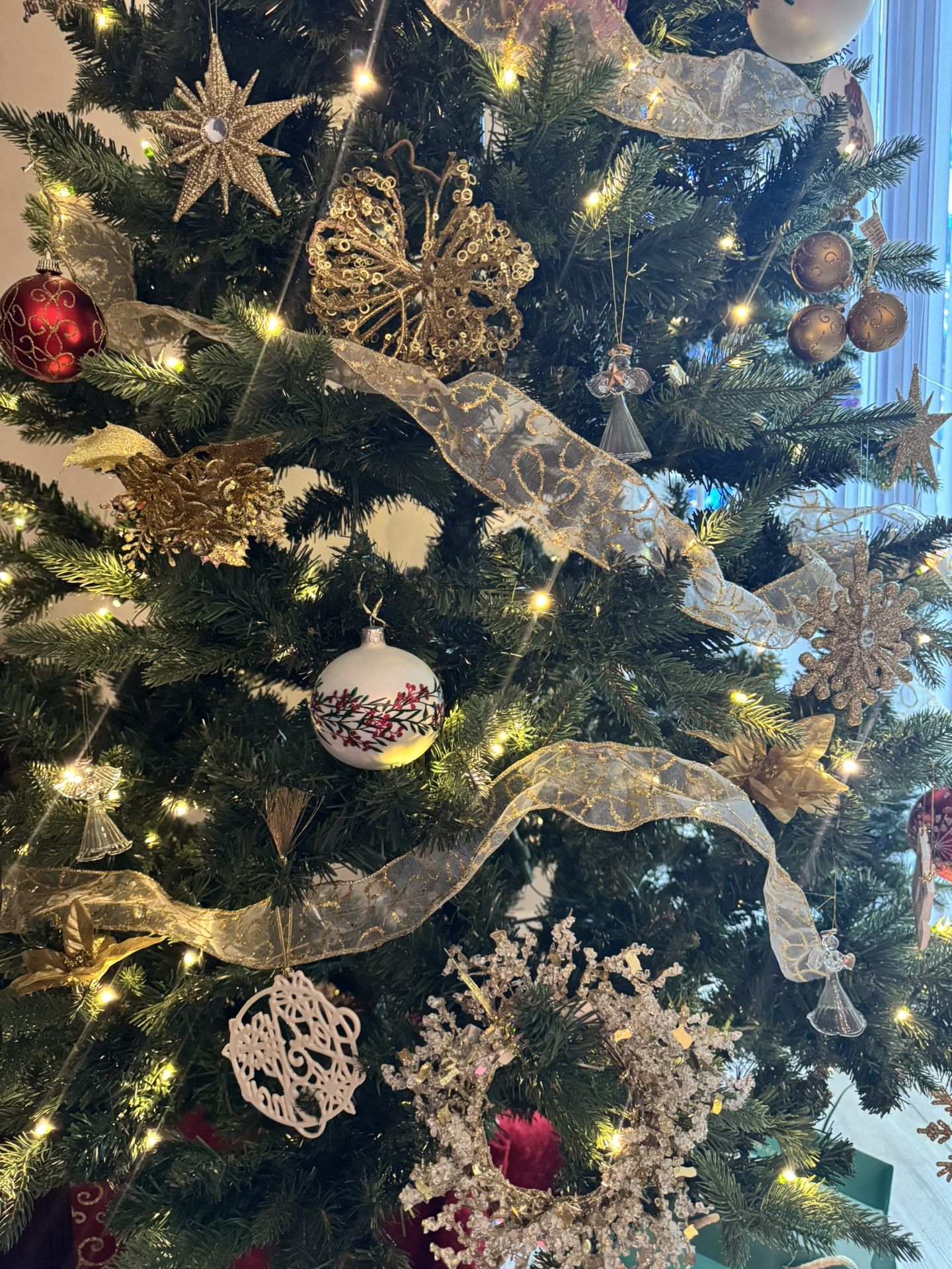 Christmas Tree 9.5ft With All Ornaments And Lights And Topper