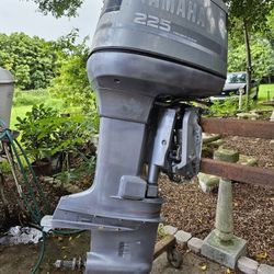 Yamaha 225 Hp Two Stroke Outboard Motor 