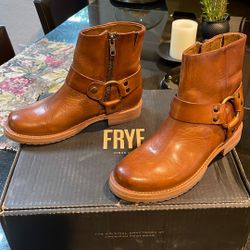 Women’s FRYE Short Boot Size 6.5