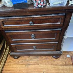 Queen size wooden bed frame