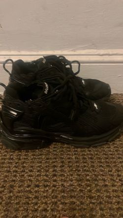 9.5 triple black balenciaga runners
