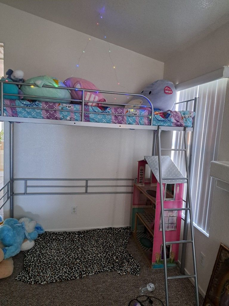 Bunk Bed Like NEW