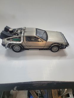 DeLorean Time Machine 1/8 scale