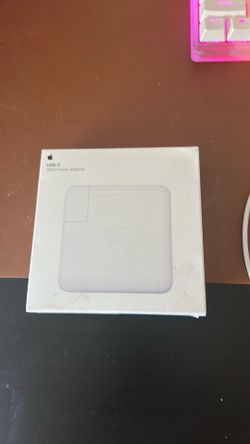 USB-C 96W power adapter