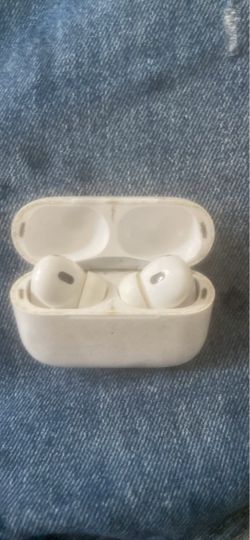 Apple AirPods Pro 3 with Charging Case