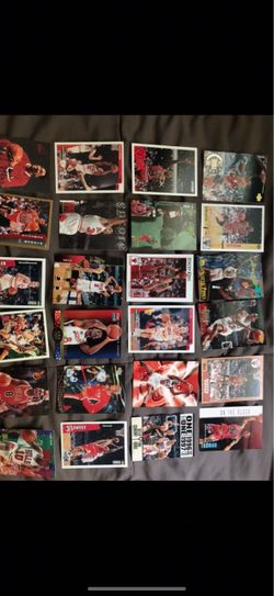 1990’s Chicago Bulls trading cards 27 different ones in a hard plastic case