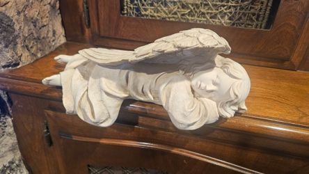 Sleeping shelf angel
