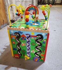 Battat – Wooden Activity Cube – Discover Farm Animals Activity Center for Kids 1 year +