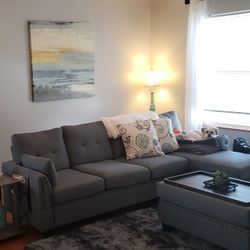 Sectional With Chase And 2 Ottomans 