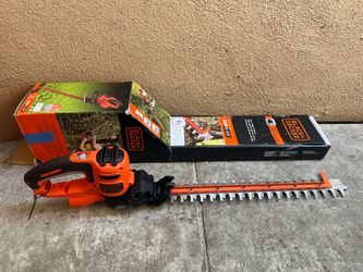 BLACK+DECKER 20 in. 3.8 AMP Corded Dual Action Electric Hedge Trimmer with Saw Blade Tip (Missing top handle)