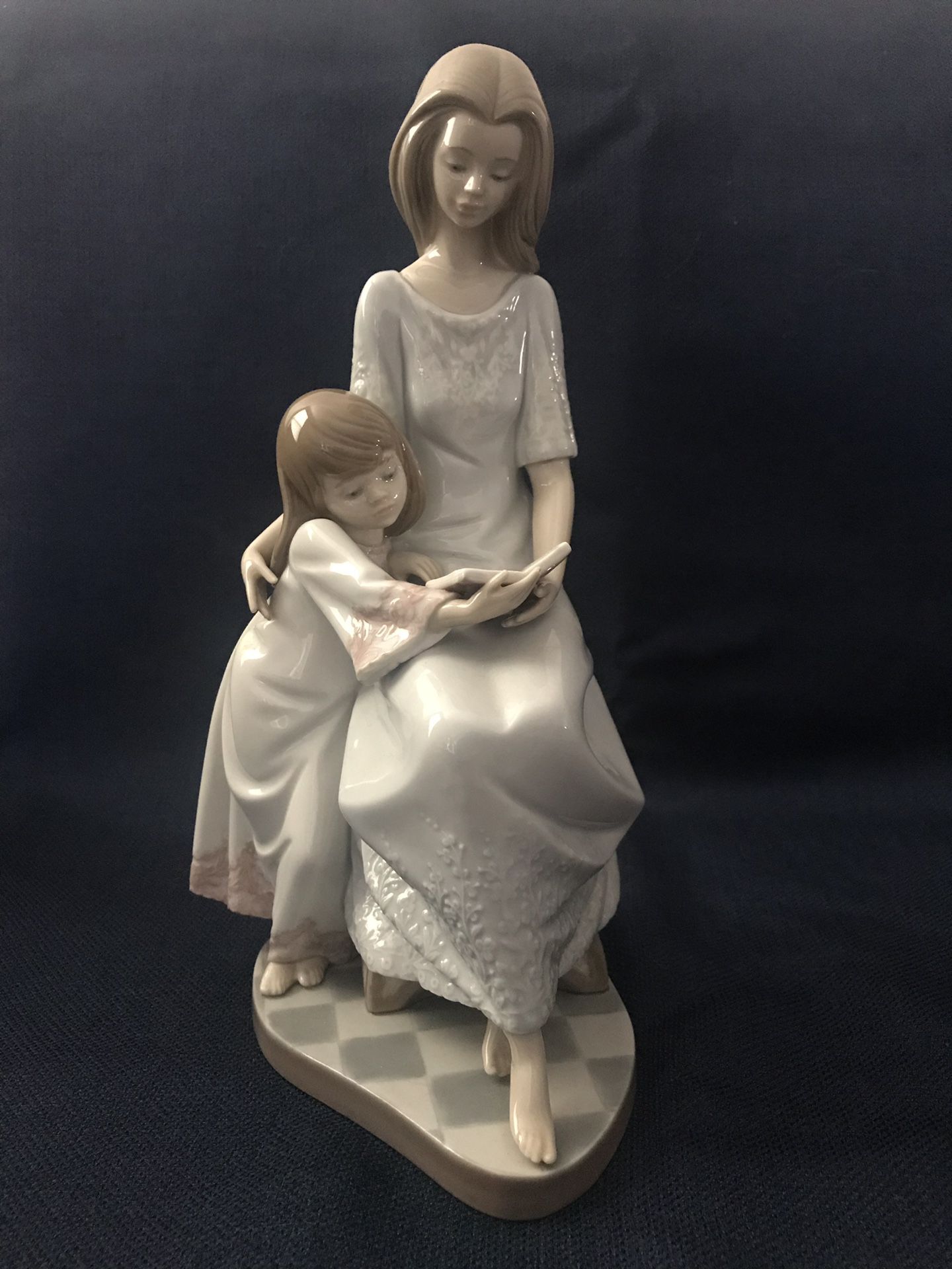Lladro Bedtime Story Mother Figurine