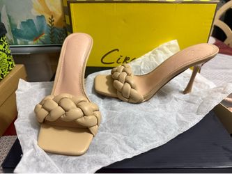 CUTE HEELS