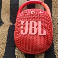 JBL Clip 4 - Portable Mini Bluetooth Speaker, big audio and punchy bass, integrated carabiner, IP67 waterproof and dustproof, 10 hours of playtime, sp