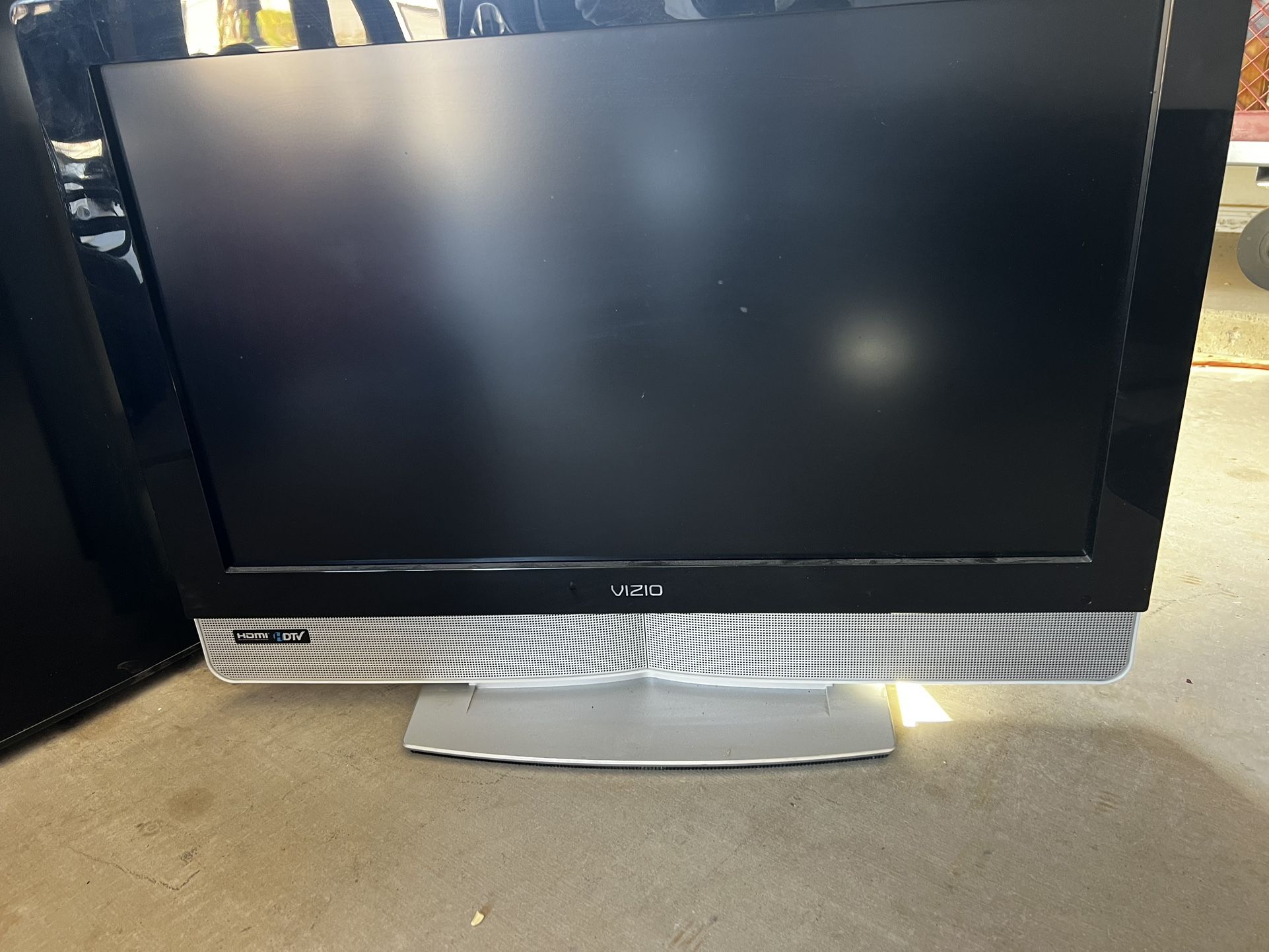 Vizio VX32 LCD TV