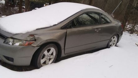 Parts only selling who car 05 Honda civic READ