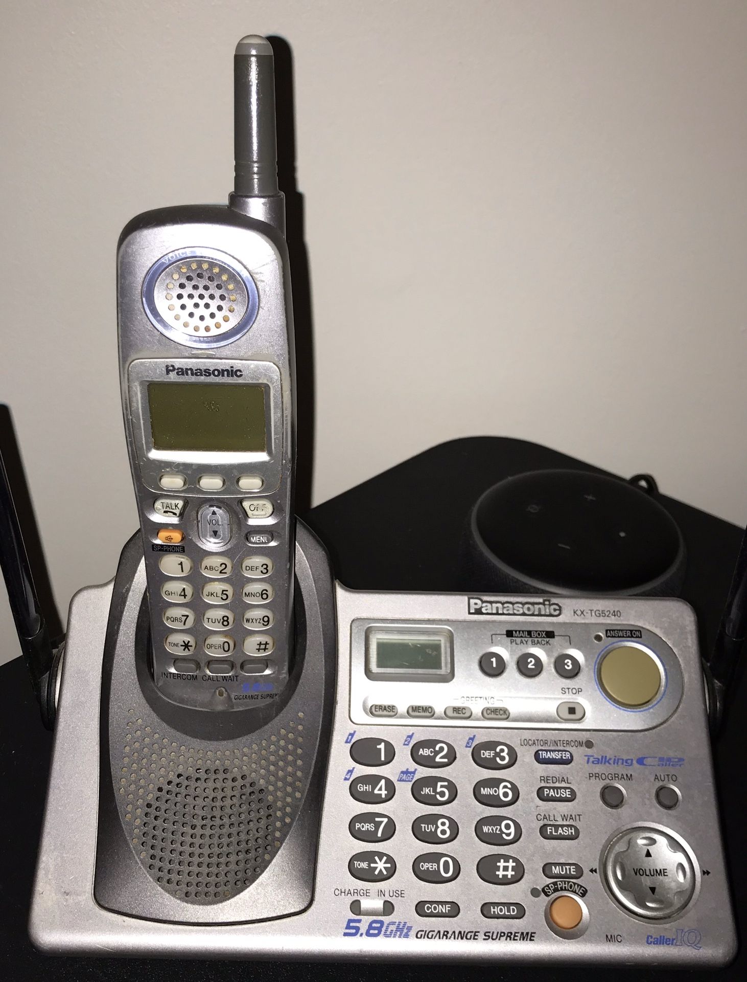 Panasonic LANLine base phone with three extra extensions