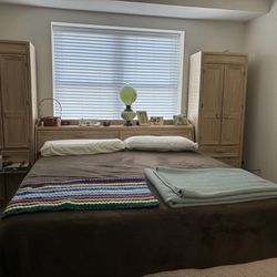 King Bed , 2 Nightstands And Headboard