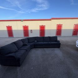 Large Charcoal Sectional Sofa – Great Condition – $425 (Delivery Available)