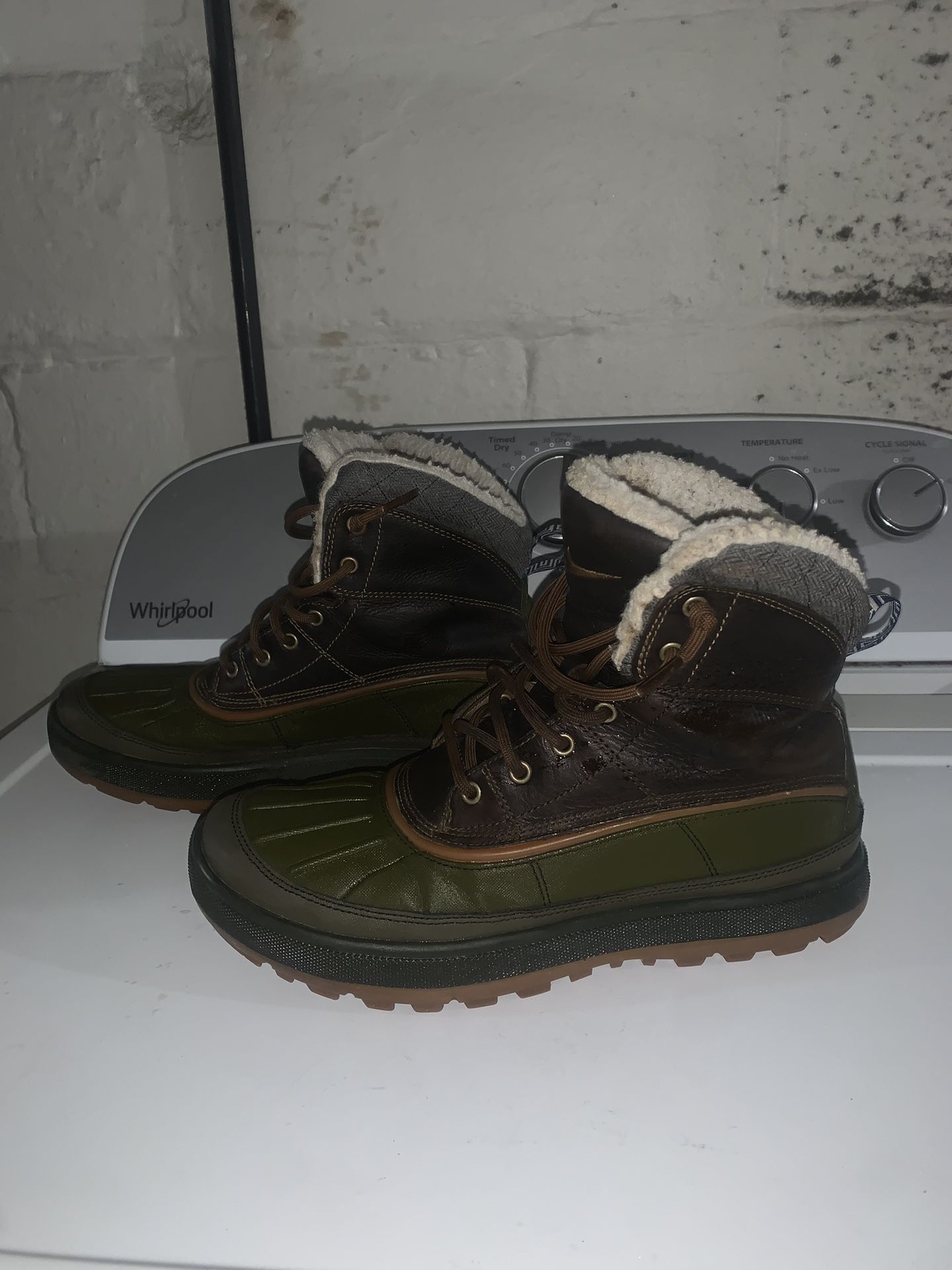 Nike Men's Woodside 2 ACG Winter Boots, size 9.5
