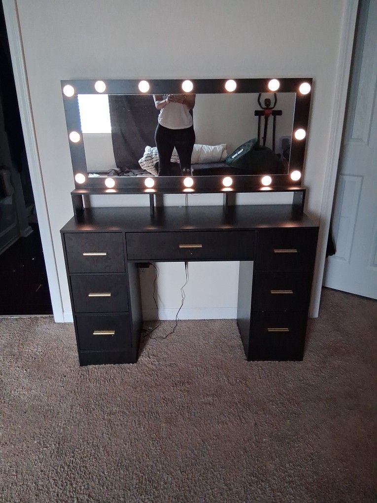 Vanity Black