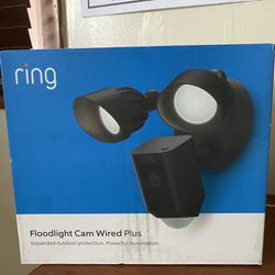 RING - FLOODLIGHT CAM WIRED PLUS 