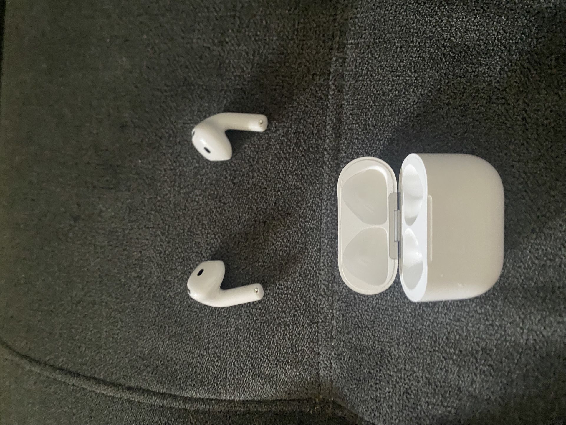 AirPods 4