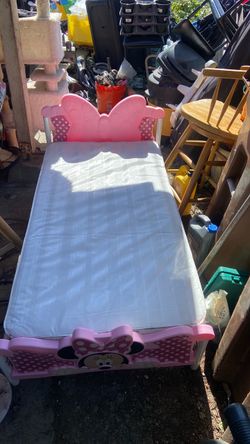 Toddler bed price 40$. Pick up. E. Side 72. and. Grandview ave. E.  Tacoma Beach