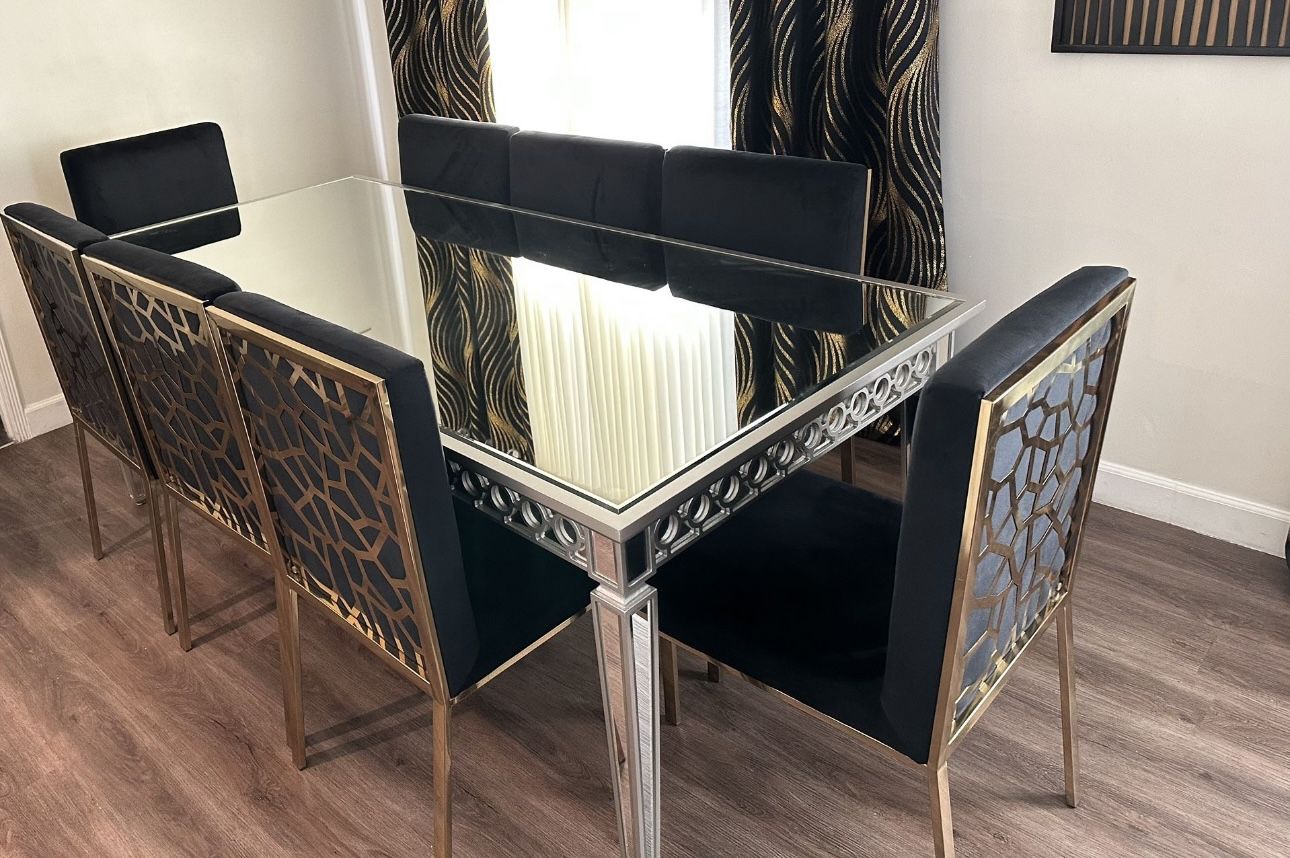 Luxury Dining Table With Mirror