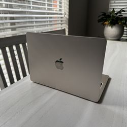 MacBook Air 2022 Starlight