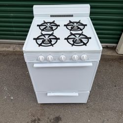 White Gas Stove 24 Wide. Estufa De Gas Blanca 24 De Ancho 