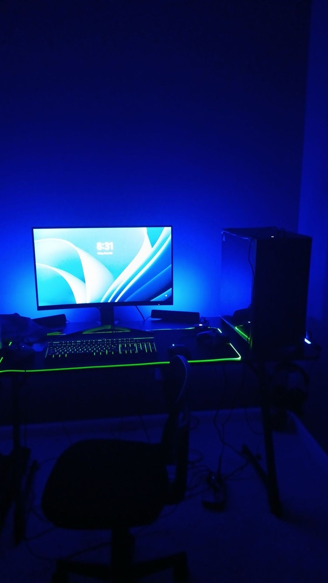 Pc w/desk, monitor, Mouse and keyboard.