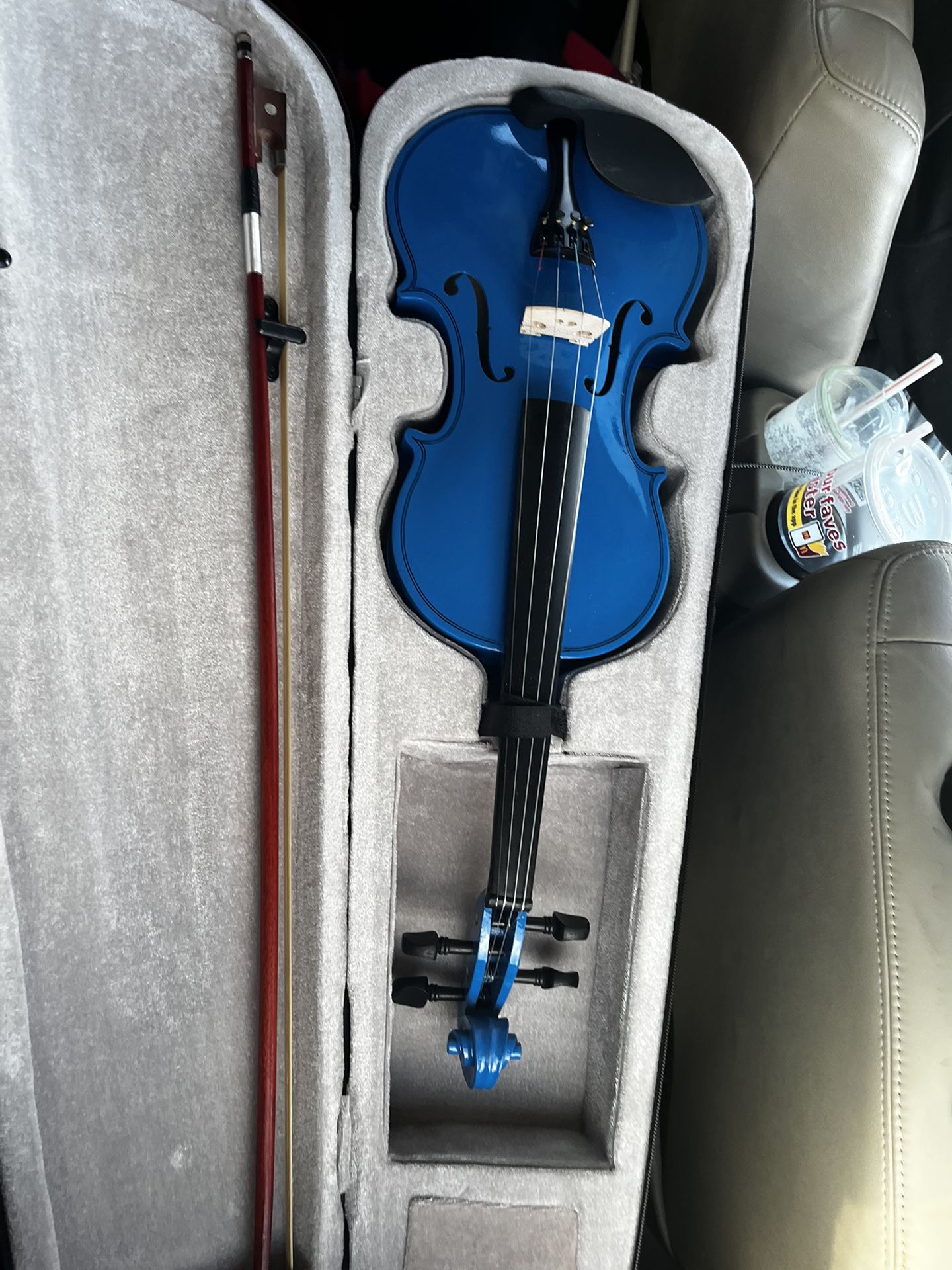 blue violin size 4/4 barely used