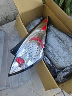 2005 Nissan Tail Lights (New)
