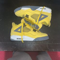 Jordan 4 Retro Lightning (2021)