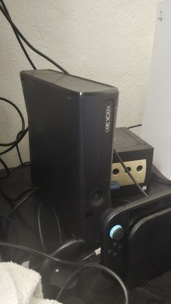 Xbox 360 Slim (250GB)