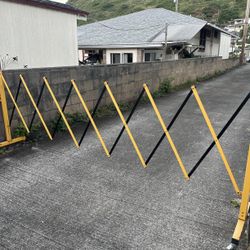 Expandable Metal Barricade Gate – 11FT Folding Security Gate w/ Wheels – Great Condition
