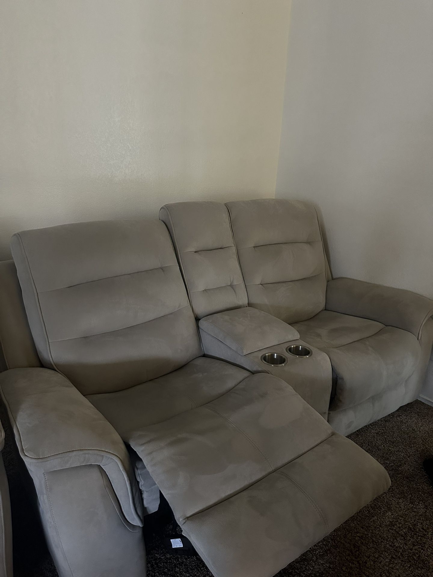 Reclineable Couches