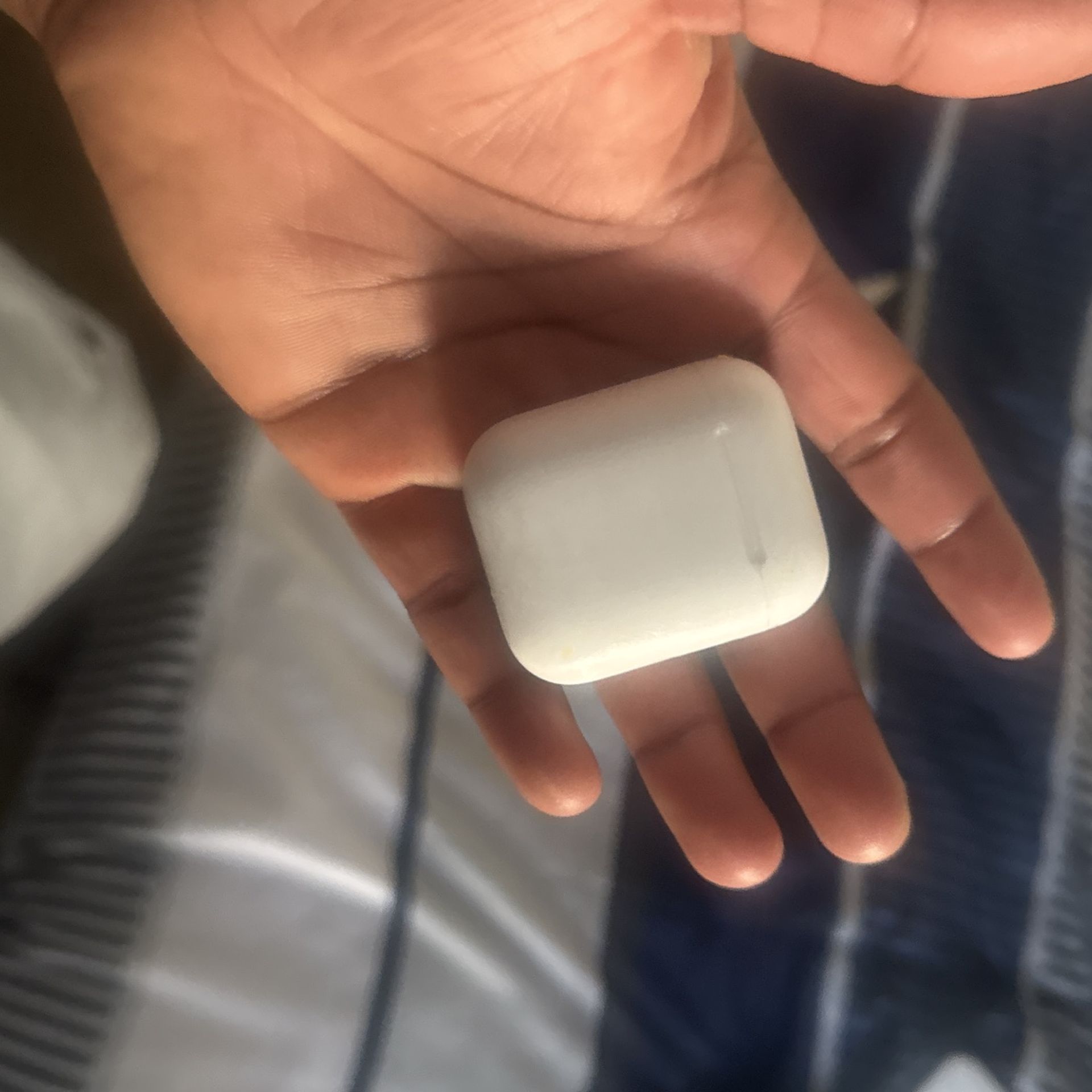 AirPods Apple