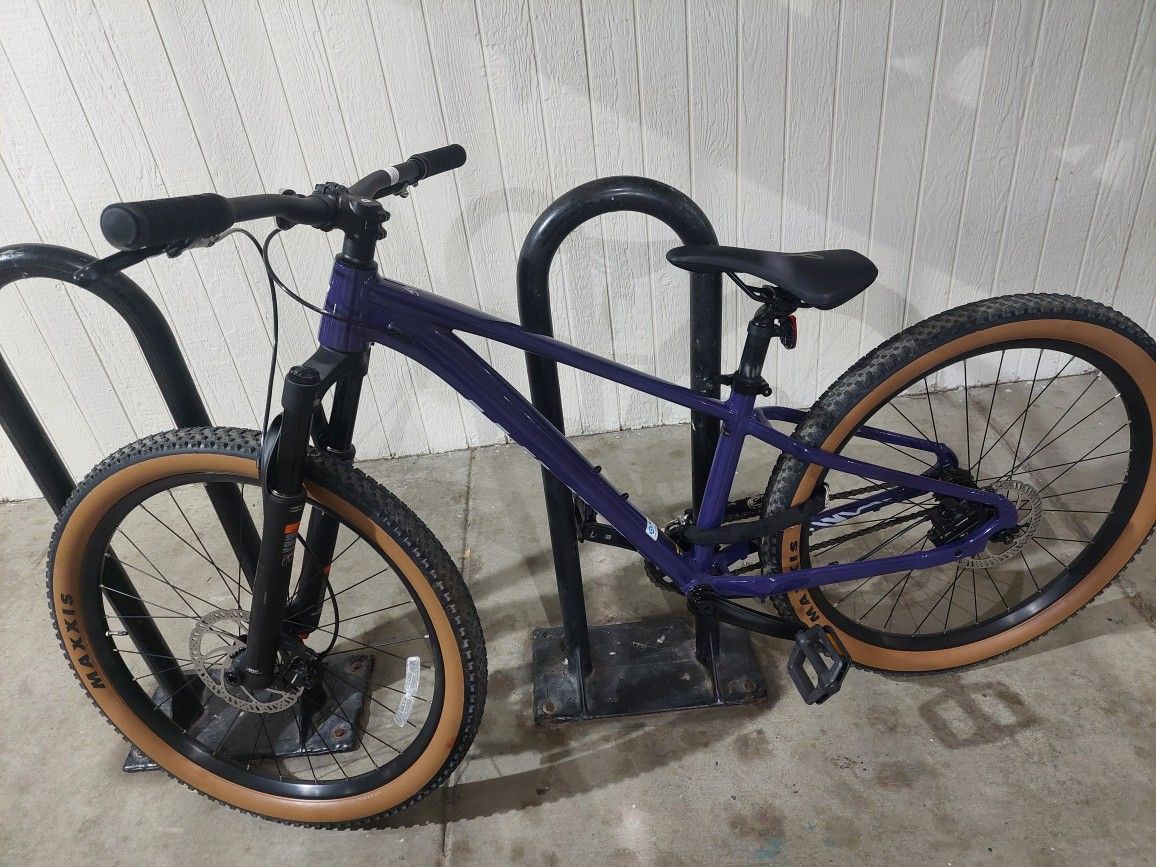 2025 Giant StP Dirt Jumper 26"