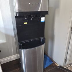 Brio 500 Series 4-Stage UF Bottleless Water Cooler Black Stainless