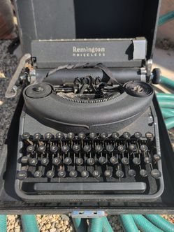 Remington Noiseless Vintage Portable Typewriter