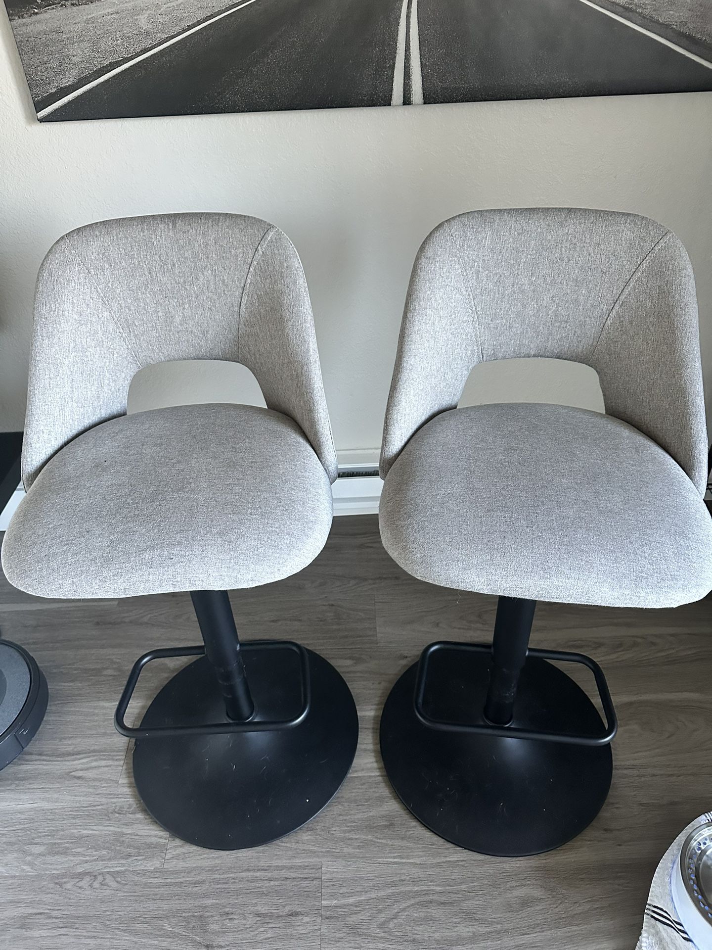 2 Counter Height Bar Stools 