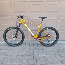 TREK ROSCOE 7 MOUNTAIN BIKE 27.5 INCH 1 X 12 SPEED DROPPER POST SEAT AIR SHOCK ROCKSHOX LOCKOUT ( CHECK MY OTHER BIKES)
