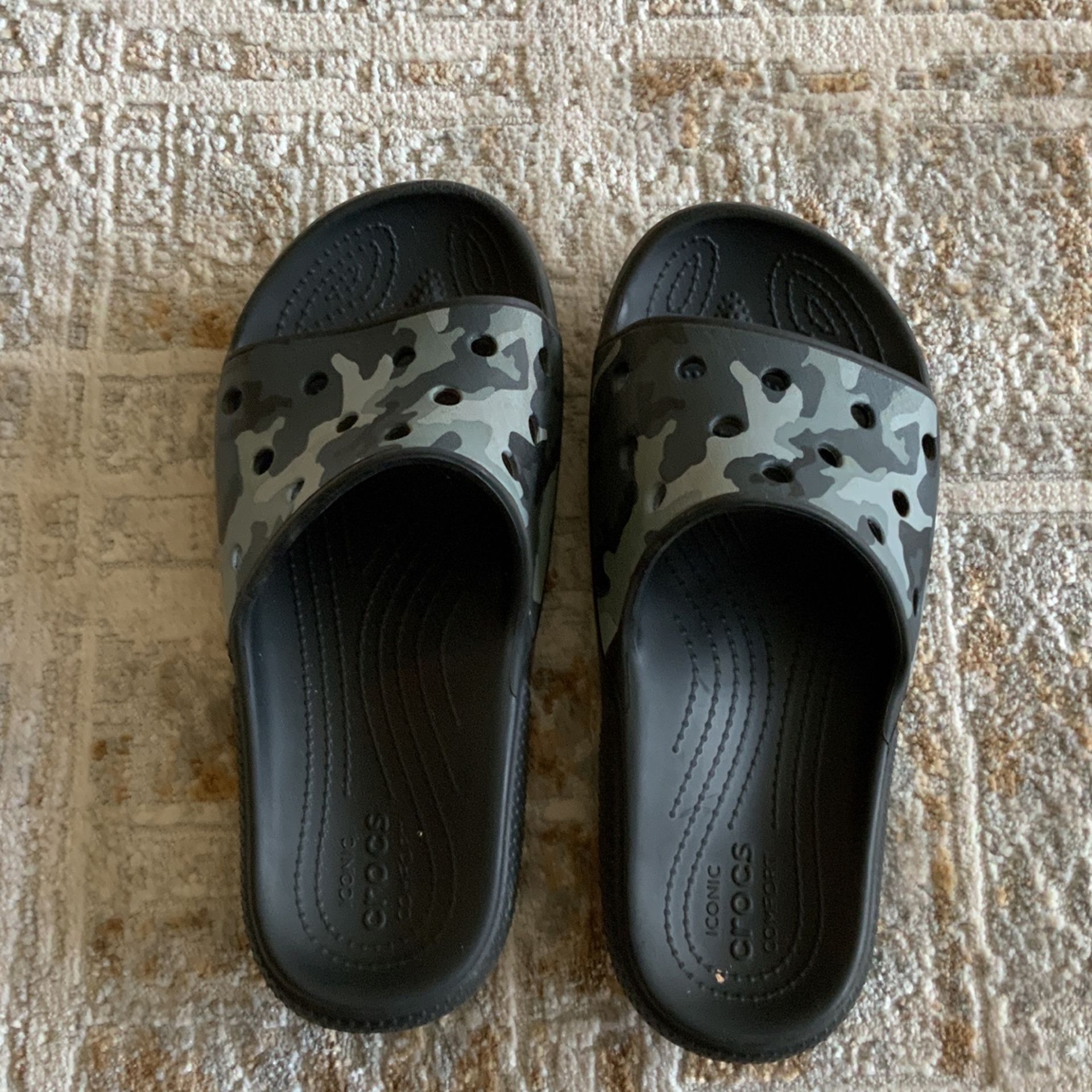 Boys Crocs Size6